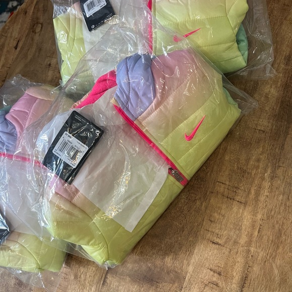 Girls rainbow puffer coat - Picture 3 of 5